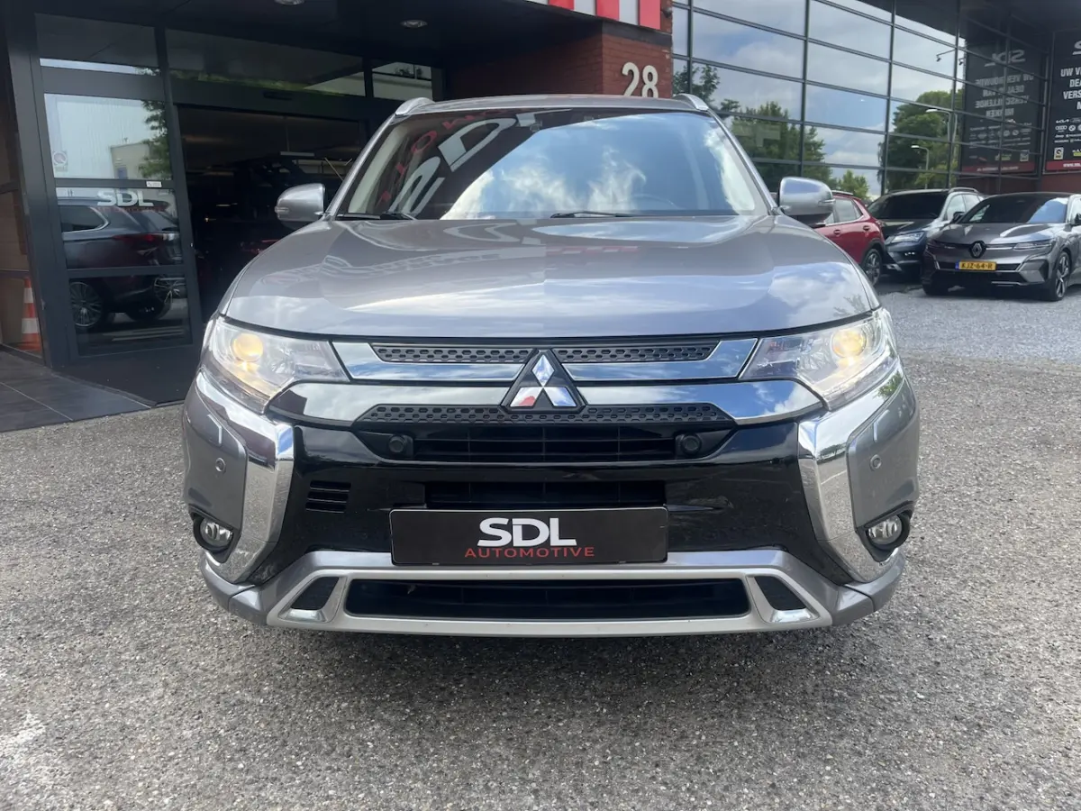 2.4 PHEV 4WD Pure+ 240PK // AFN. TREKHAAK // KEYLESS // CAMERA+SENSOREN // CLIMA // STOELV