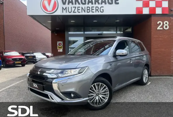 2.4 PHEV 4WD Pure+ 240PK // AFN. TREKHAAK // KEYLESS // CAMERA+SENSOREN // CLIMA // STOELV