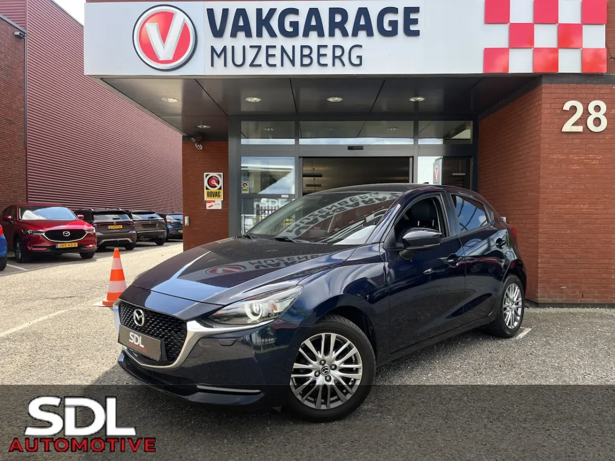 2 1.5 Skyactiv-G Signature // LED // DODEHOEK // LEDER-ALCANTARA // CLIMA // STOEL+STUURVE