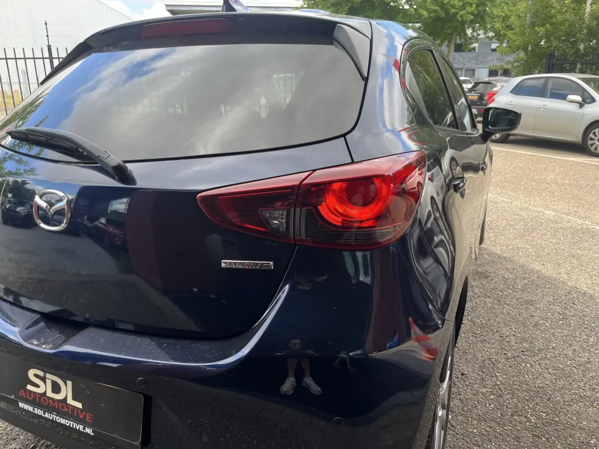 2 1.5 Skyactiv-G Signature // LED // DODEHOEK // LEDER-ALCANTARA // CLIMA // STOEL+STUURVE