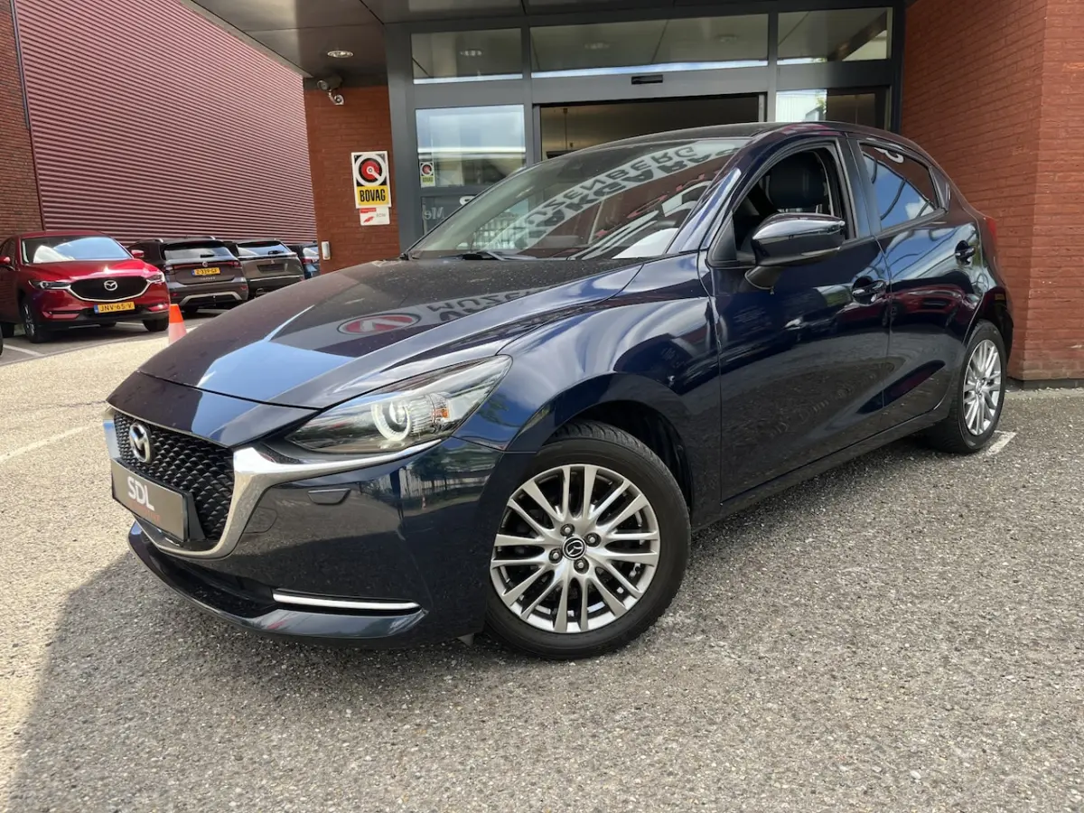 2 1.5 Skyactiv-G Signature // LED // DODEHOEK // LEDER-ALCANTARA // CLIMA // STOEL+STUURVE