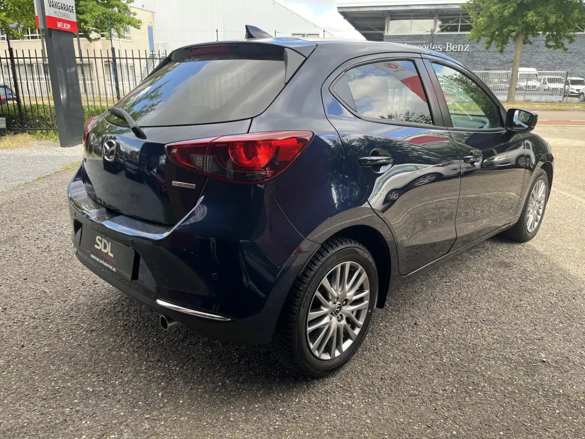 2 1.5 Skyactiv-G Signature // LED // DODEHOEK // LEDER-ALCANTARA // CLIMA // STOEL+STUURVE