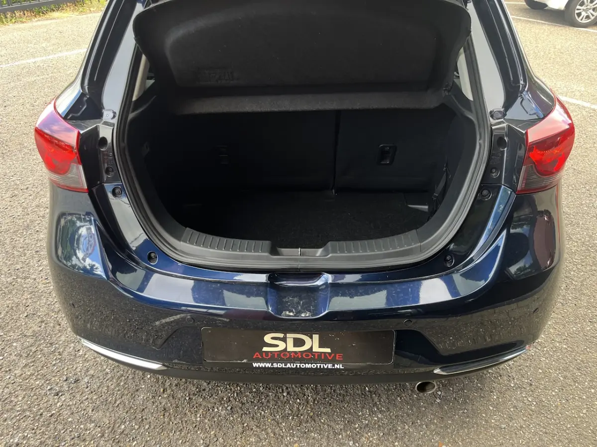 2 1.5 Skyactiv-G Signature // LED // DODEHOEK // LEDER-ALCANTARA // CLIMA // STOEL+STUURVE