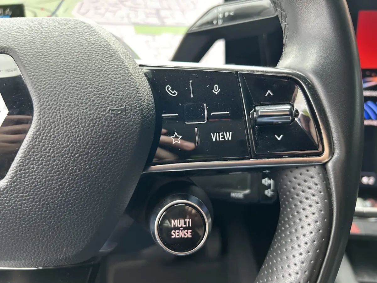 EV40 Techno SOH 94% // GROOT NAVI + CARPLAY // FULL LED // CAMERA // CLIMA // STOEL + STUU