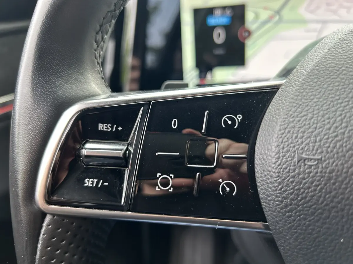 EV40 Techno SOH 94% // GROOT NAVI + CARPLAY // FULL LED // CAMERA // CLIMA // STOEL + STUU