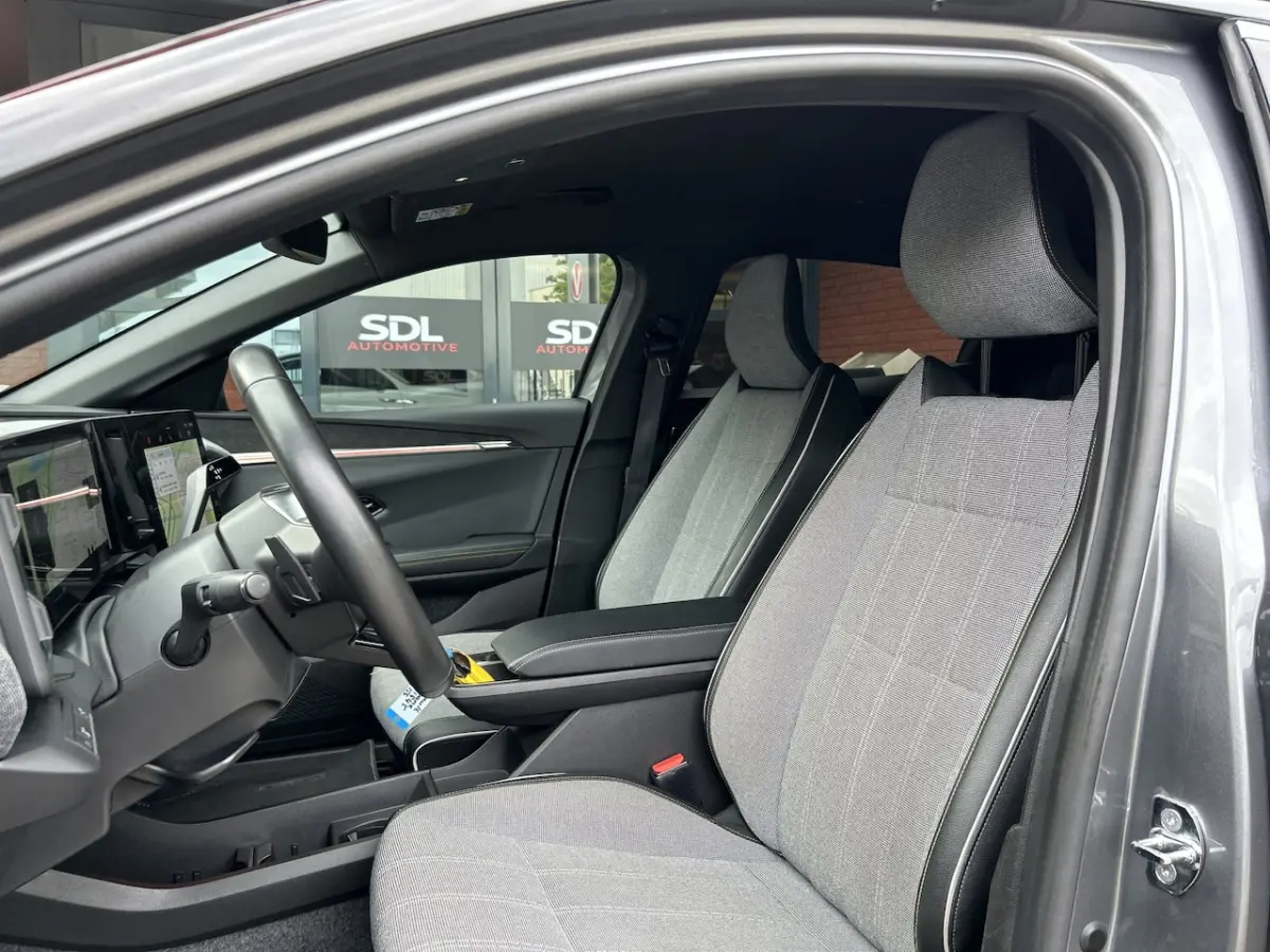 EV40 Techno SOH 94% // GROOT NAVI + CARPLAY // FULL LED // CAMERA // CLIMA // STOEL + STUU