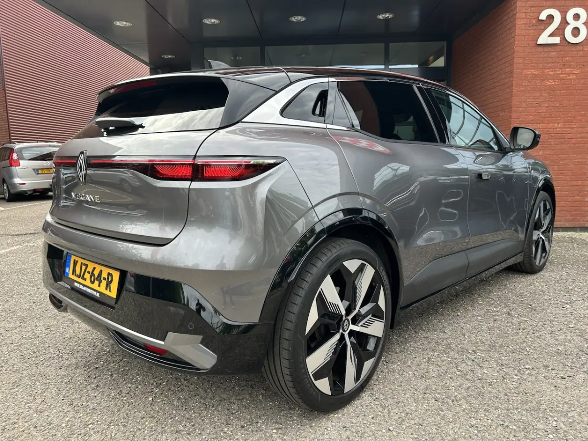 EV40 Techno SOH 94% // GROOT NAVI + CARPLAY // FULL LED // CAMERA // CLIMA // STOEL + STUU