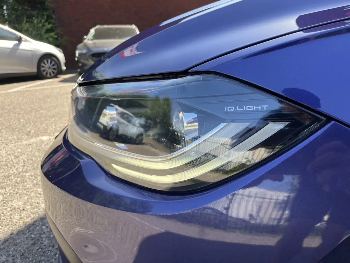1.0 TSI R-Line Business // NAVI // CAMERA // ADAPTIVE CRUISE // DIGITAAL COCKPIT // STOELV