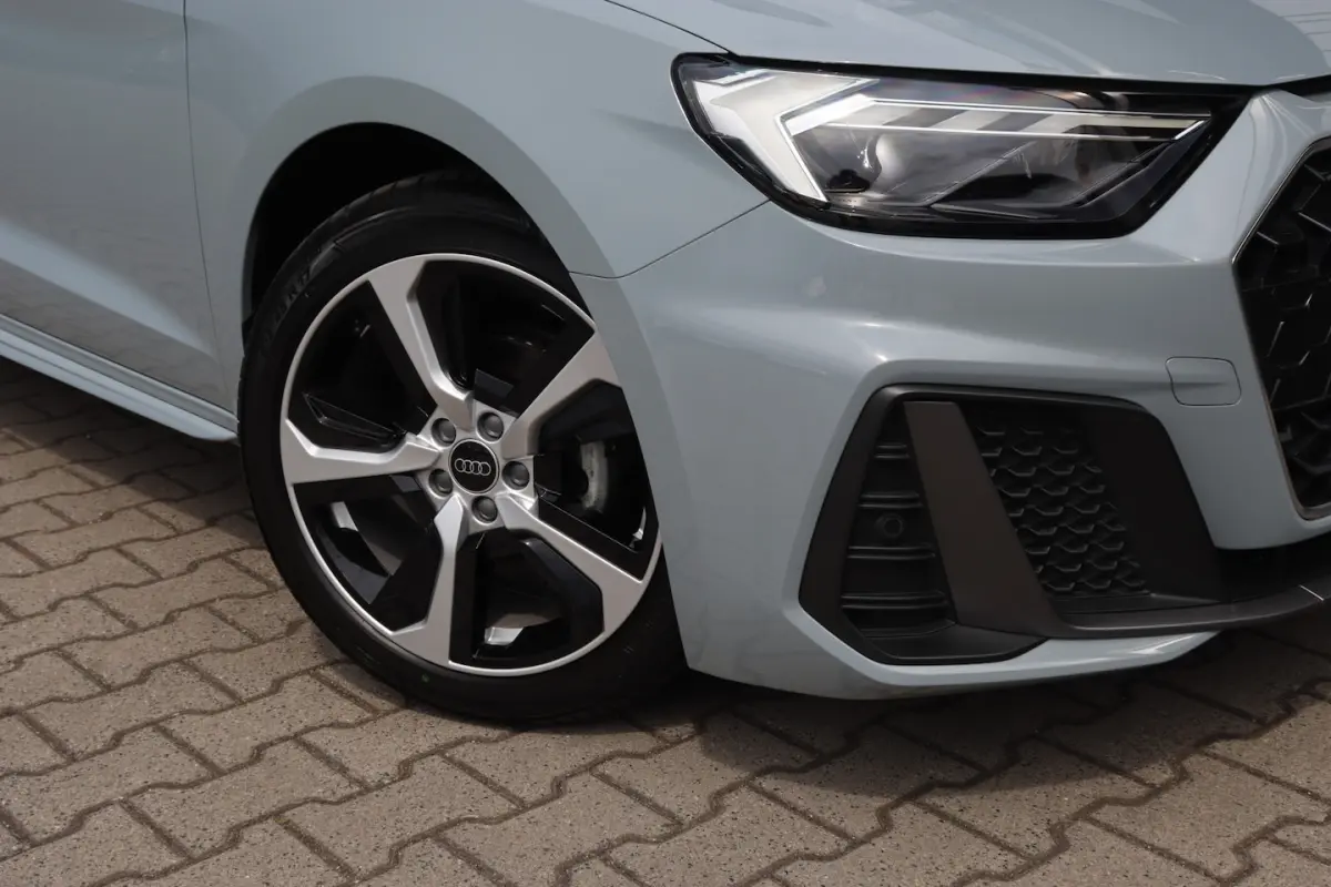25 TFSI S-Line | LED | Camera | 17 Inch |