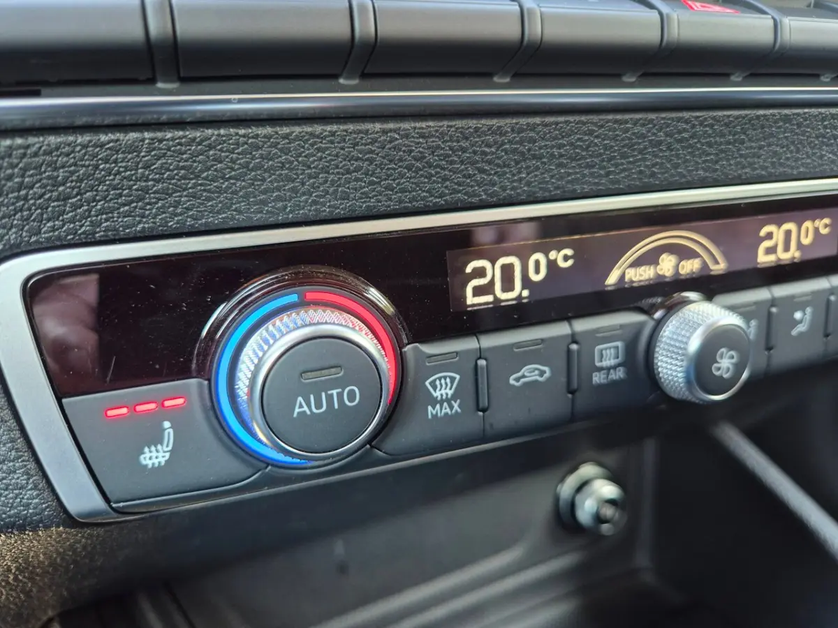 30 TFSI S-Line - Leder - Stoelverwarming - Navi - Camera - CarPlay - Cruise - 10 dkm