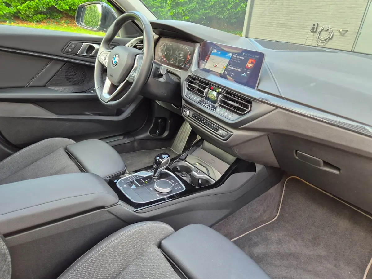 118i - Panoramadak - Memorystoel - Stoelverwarming - Adapt Cruise - Camera - CarPlay - Inc