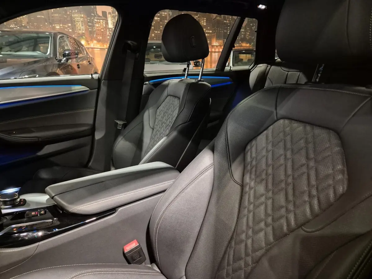 530e Business Edition Plus M-Sport - Panoramadak - Leder - LED - Stoel en Stuurverw - Incl