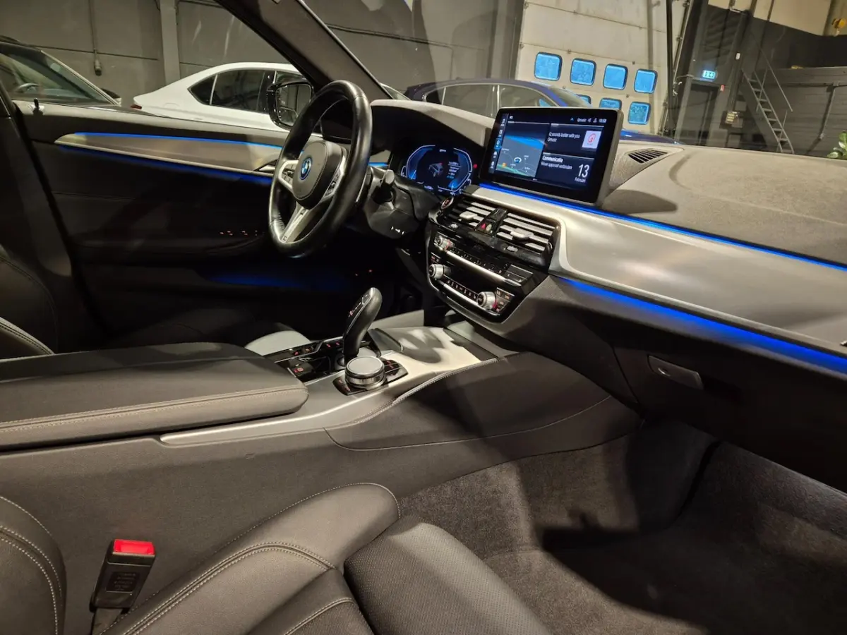 530e Business Edition Plus M-Sport - Panoramadak - Leder - LED - Stoel en Stuurverw - Incl