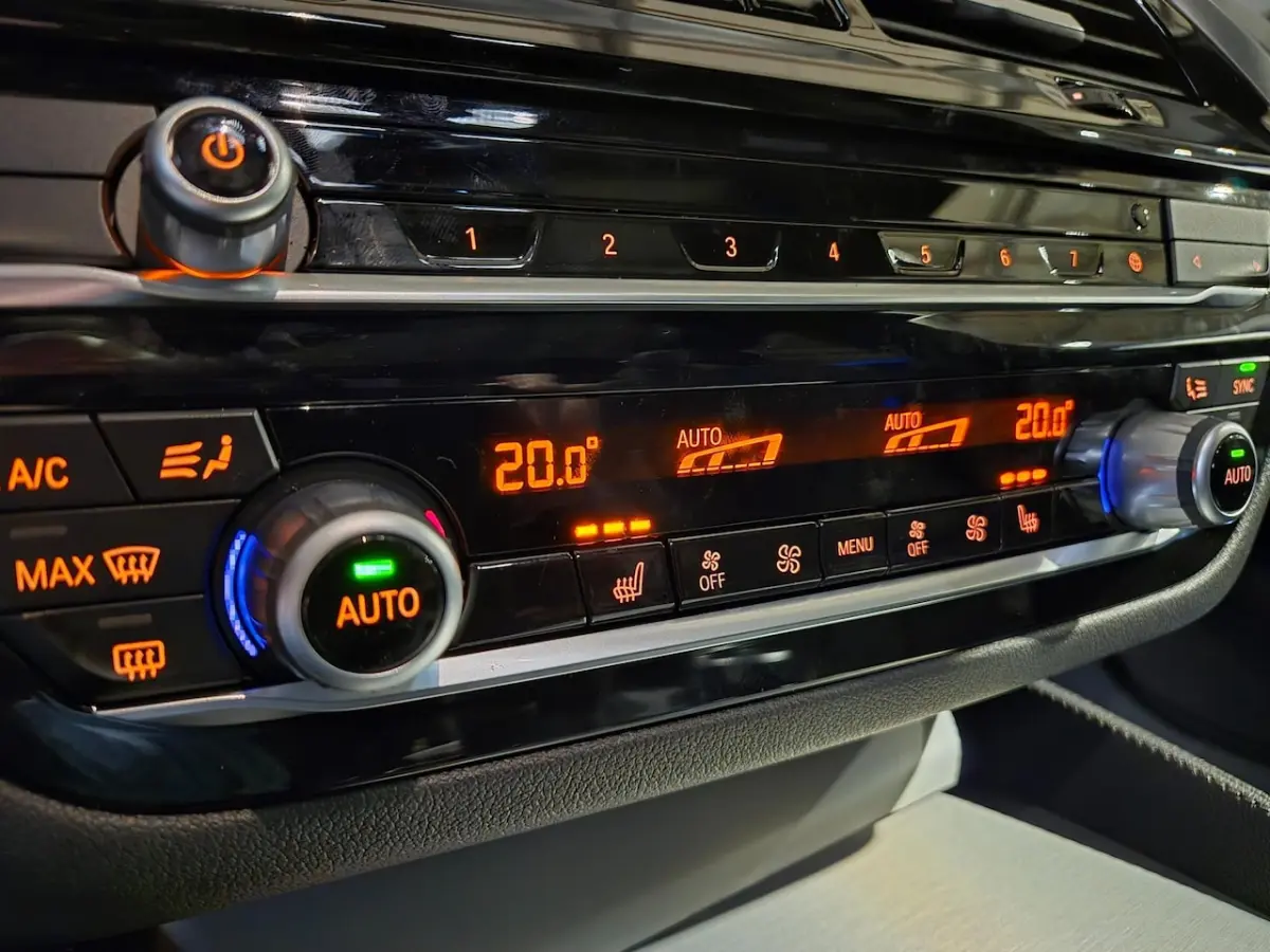 530e Business Edition Plus M-Sport - Panoramadak - Leder - LED - Stoel en Stuurverw - Incl