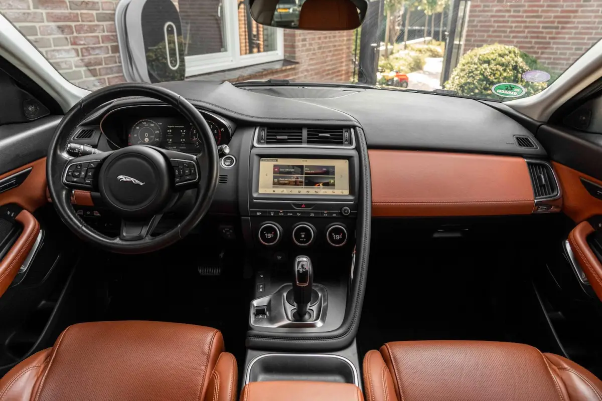 2.0 P250 AWD HSE 250 PK Trekhaak Meridian Keyless Camera Leder Memory 21''