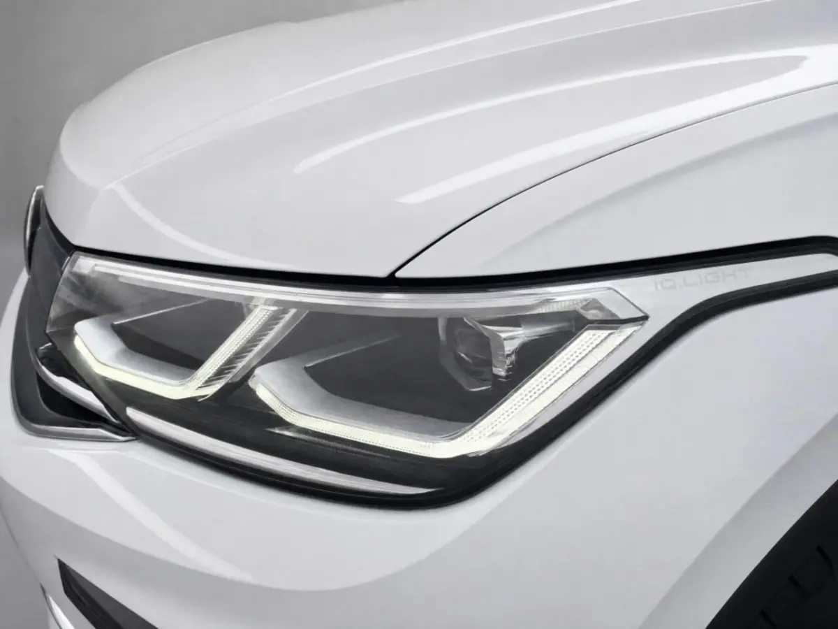 1.4 TSI eHy R-Line Business+ | Panodak | Adap. Cruise | Camera |