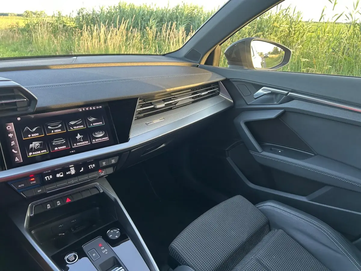 30 TFSI S-Line edition | Apple Carplay | Lane Assist | Parkeersensoren