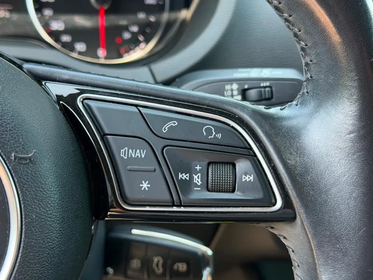 1.4 TFSI CoD Pro Line Navi Led
