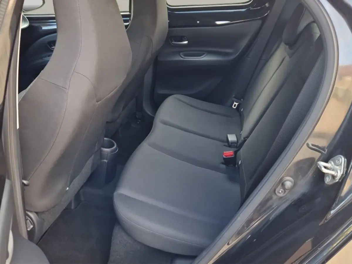 1.0 VVT-i MT Play NL Auto - All Season Banden - Carplay