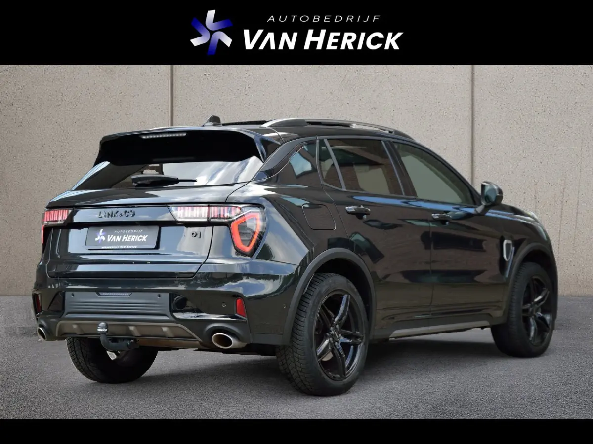 1.5 Plug-in Hybrid | Full Black | Trekhaak | Panoramadak | ACC
