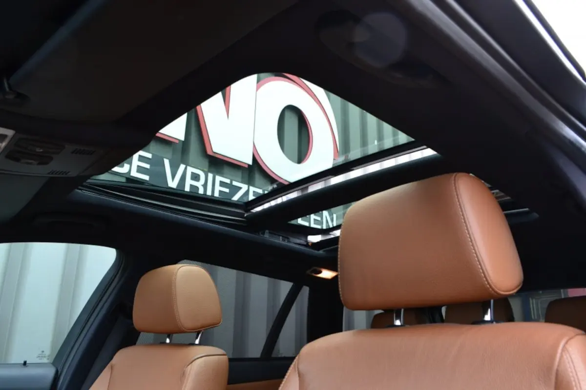 335i High Executive Pano/Leer/H&K/Keyless