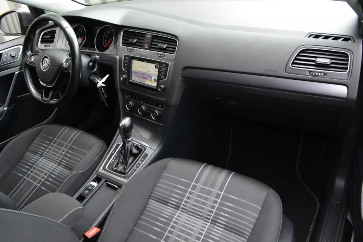 1.2 TSI DSG R-Line Lounge LED/Navi/18''inch