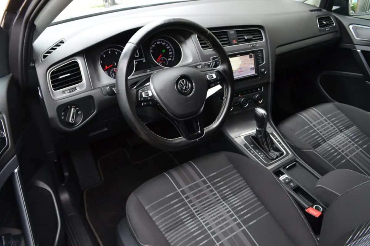 1.2 TSI DSG R-Line Lounge LED/Navi/18''inch