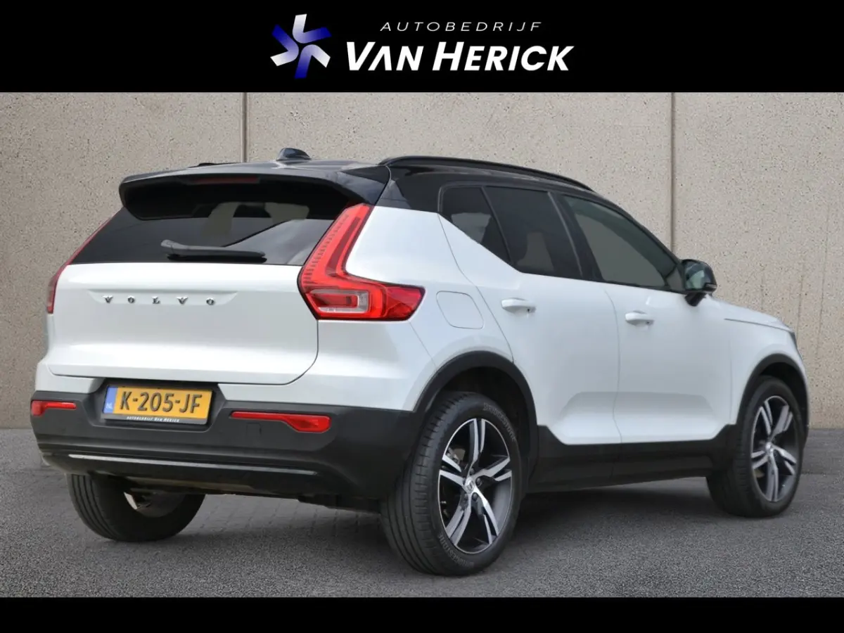 1.5 T2 R-Design | Navigatie | Achteruitrijcamera | ACC | BLIS