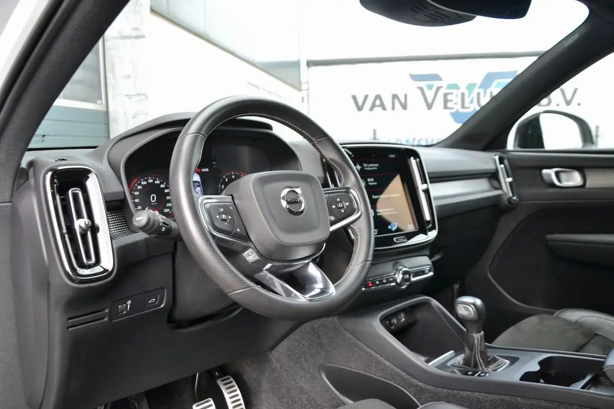 1.5 T2 R-Design | Navigatie | Achteruitrijcamera | ACC | BLIS