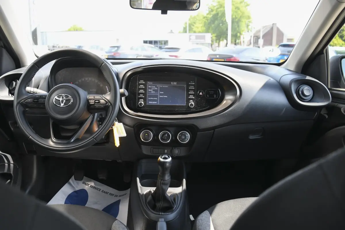 1.0 VVT-i MT Play CRUISE CONTROL ADAPTIEF/ DAB