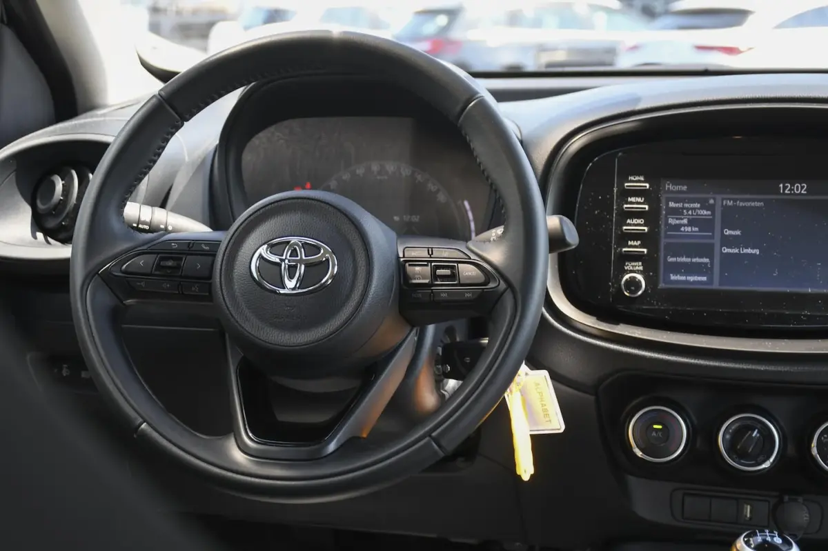 1.0 VVT-i MT Play CRUISE CONTROL ADAPTIEF/ DAB