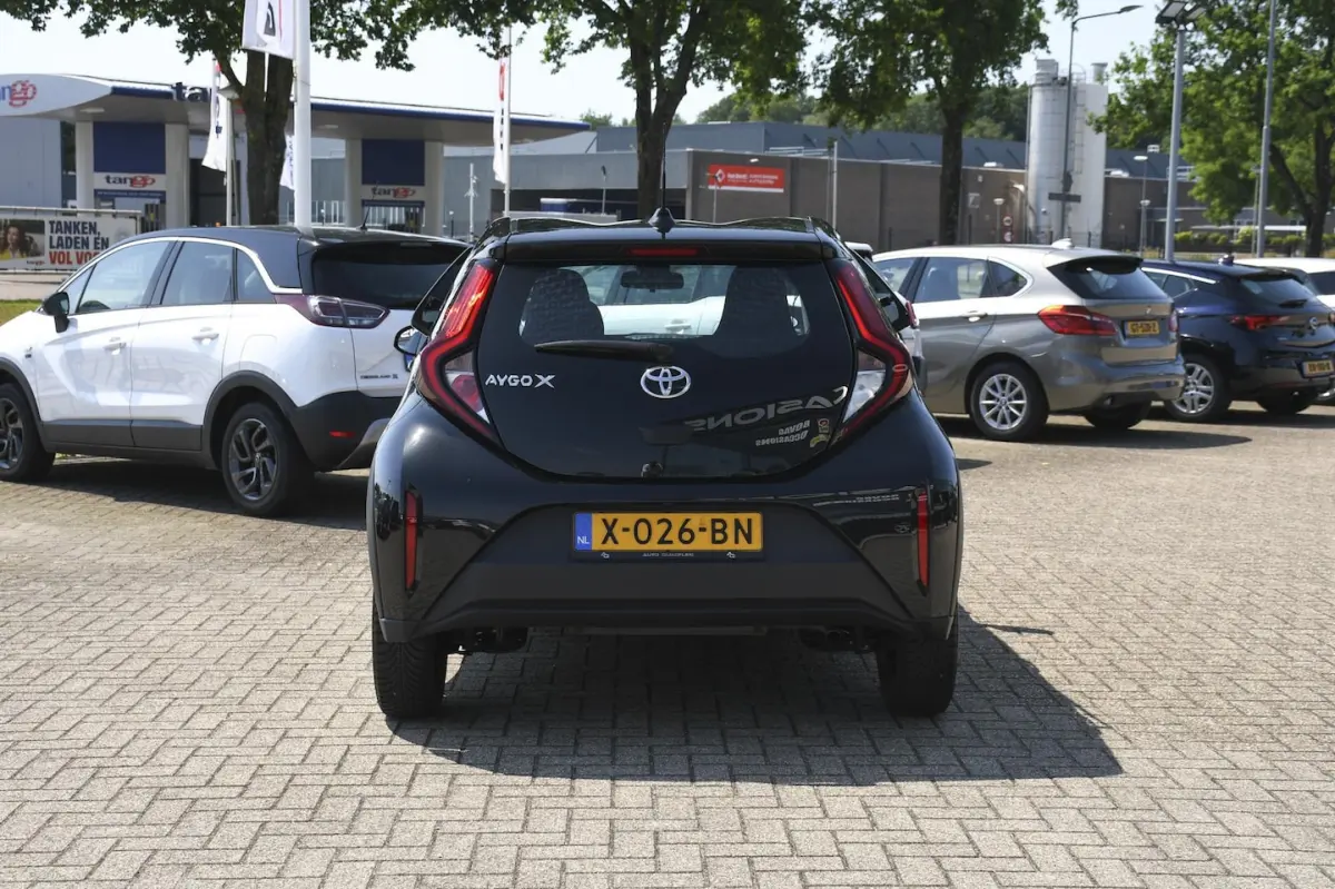 1.0 VVT-i MT Play CRUISE CONTROL ADAPTIEF/ DAB
