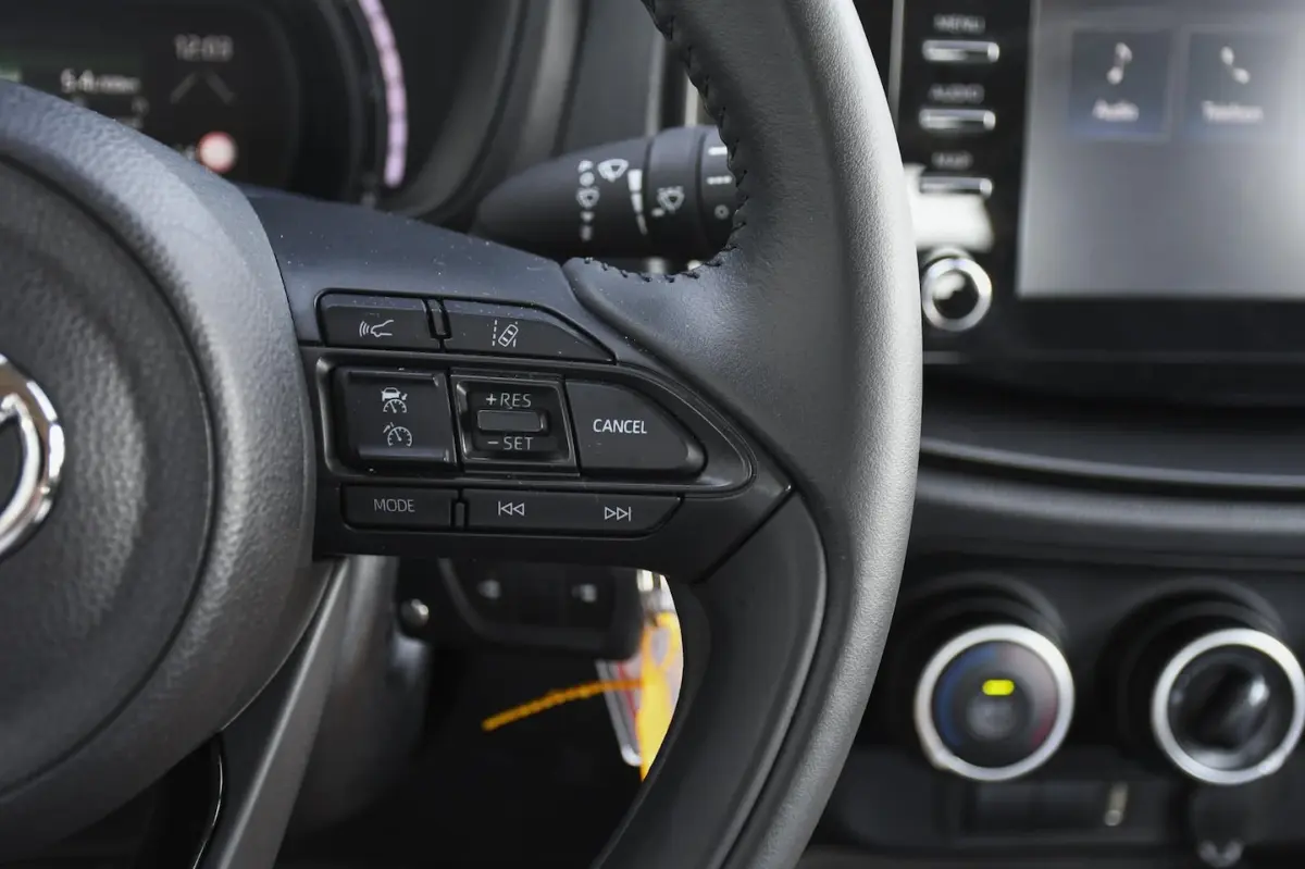 1.0 VVT-i MT Play CRUISE CONTROL ADAPTIEF/ DAB