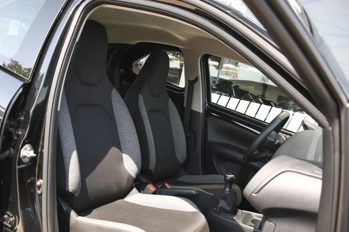 1.0 VVT-i MT Play CRUISE CONTROL ADAPTIEF/ DAB