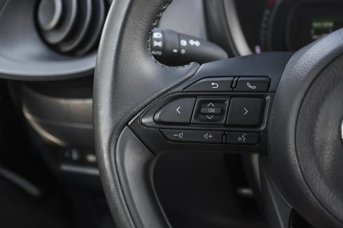 1.0 VVT-i MT Play CRUISE CONTROL ADAPTIEF/ DAB