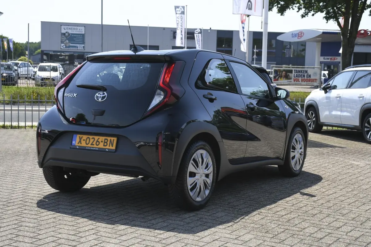 1.0 VVT-i MT Play CRUISE CONTROL ADAPTIEF/ DAB