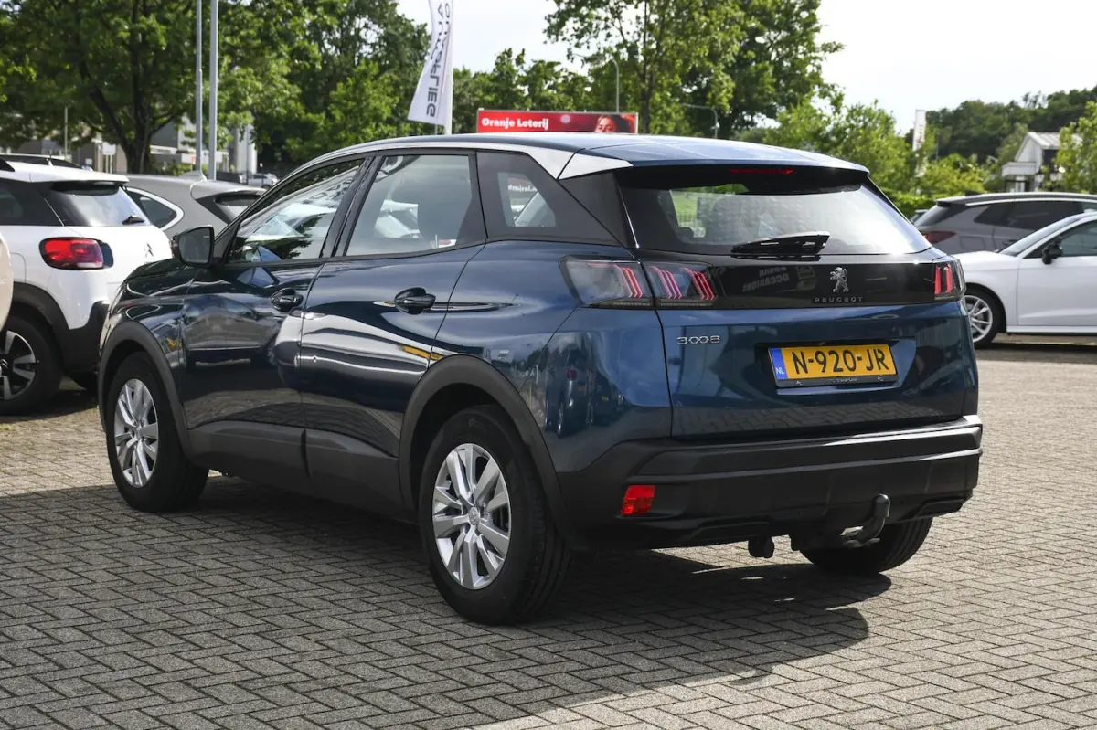 1.2 Blue Lease Active 1 EIGENAAR/ APPLE CARPLAY