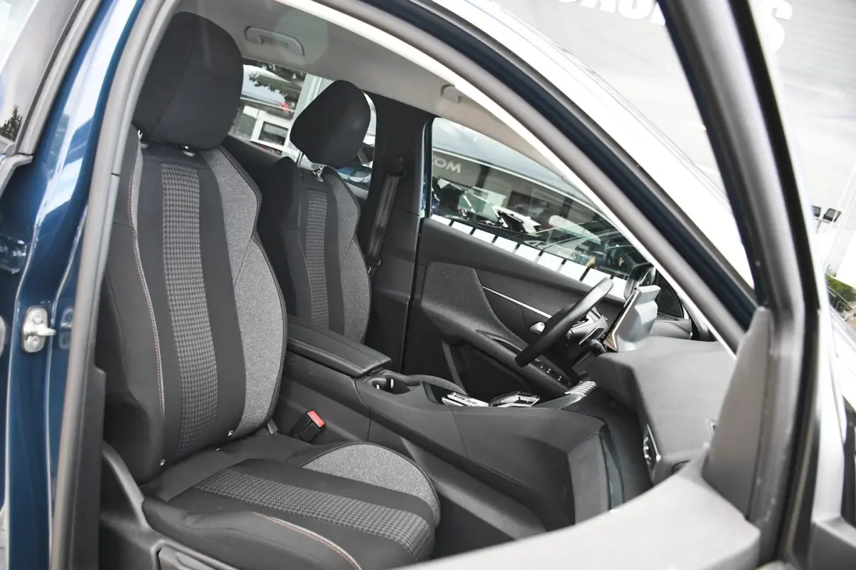 1.2 Blue Lease Active 1 EIGENAAR/ APPLE CARPLAY