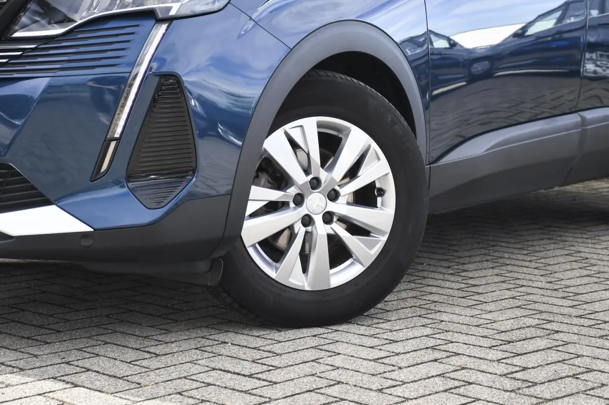 1.2 Blue Lease Active 1 EIGENAAR/ APPLE CARPLAY