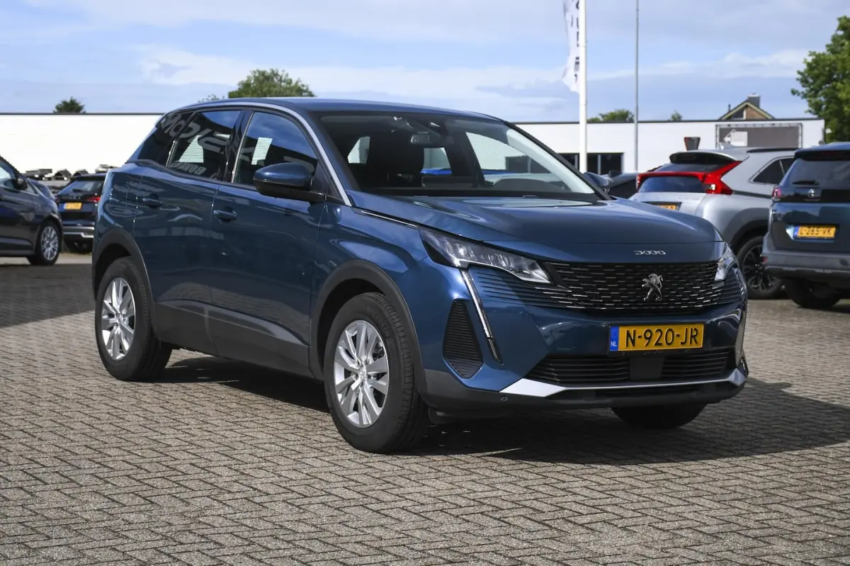 1.2 Blue Lease Active 1 EIGENAAR/ APPLE CARPLAY