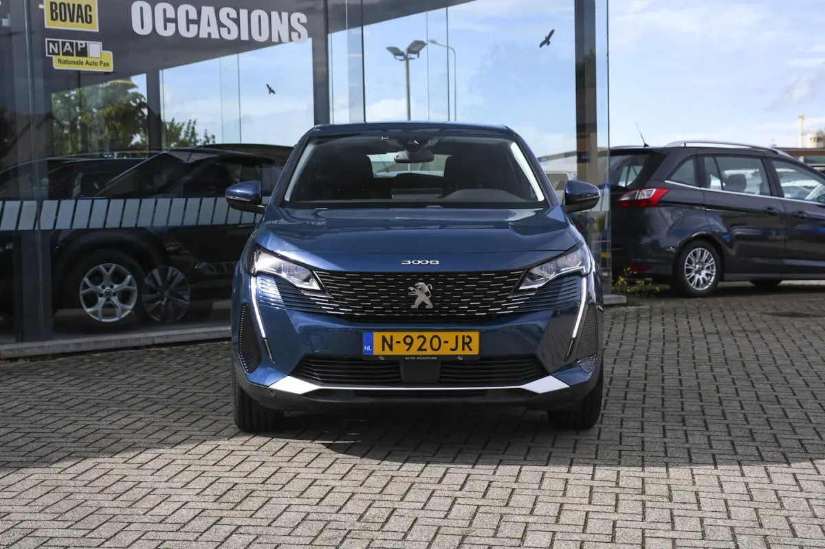 1.2 Blue Lease Active 1 EIGENAAR/ APPLE CARPLAY