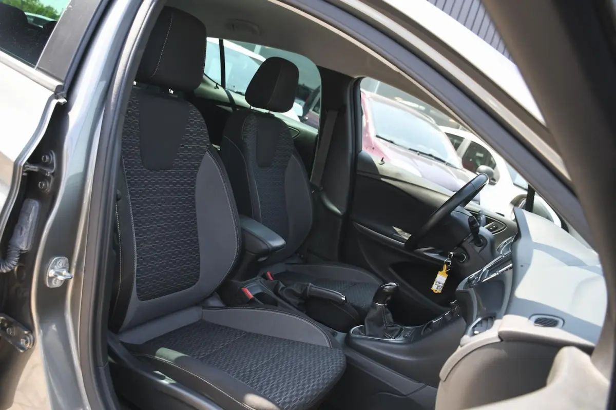 1.2 Business 1 EIGENAAR/ APPLE CARPLAY/ NAVIGATIE
