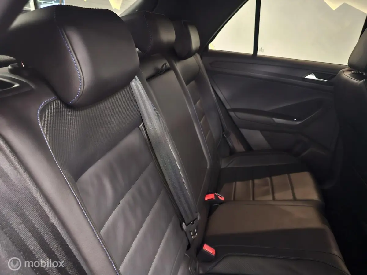 2.0 TSI 4Motion R Panorama/Akrapovic/Leder/Keyless