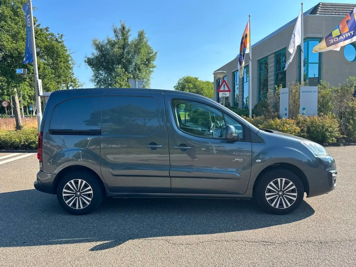 120 1.6 BlueHDi 75 L1 Premium Pack / carplay / airco / cruise.control / elek.pakket / pdc