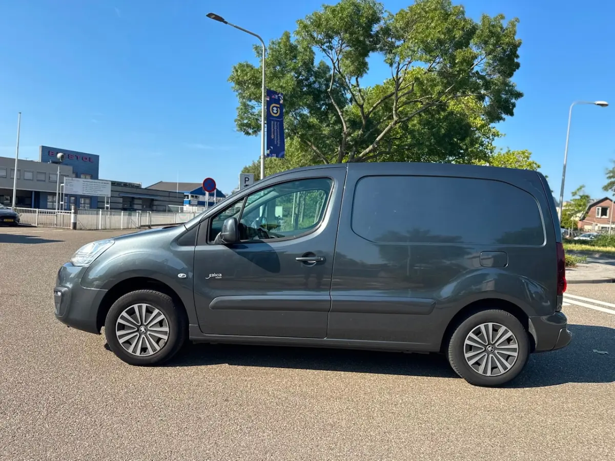 120 1.6 BlueHDi 75 L1 Premium Pack / carplay / airco / cruise.control / elek.pakket / pdc