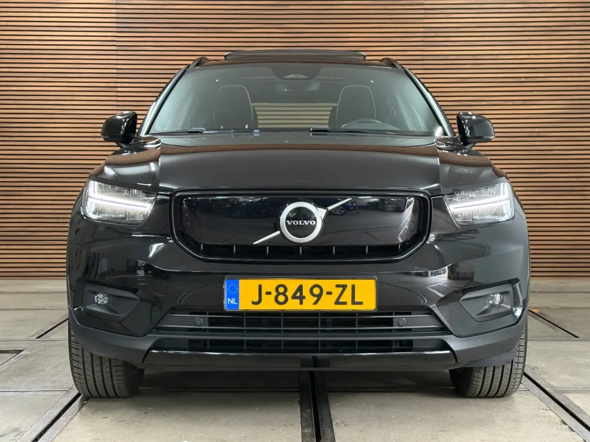 Recharge P8 AWD R-Design | Pano | Harman Kardon | BLIS | IntelliSafe Pro | Google | Keyles