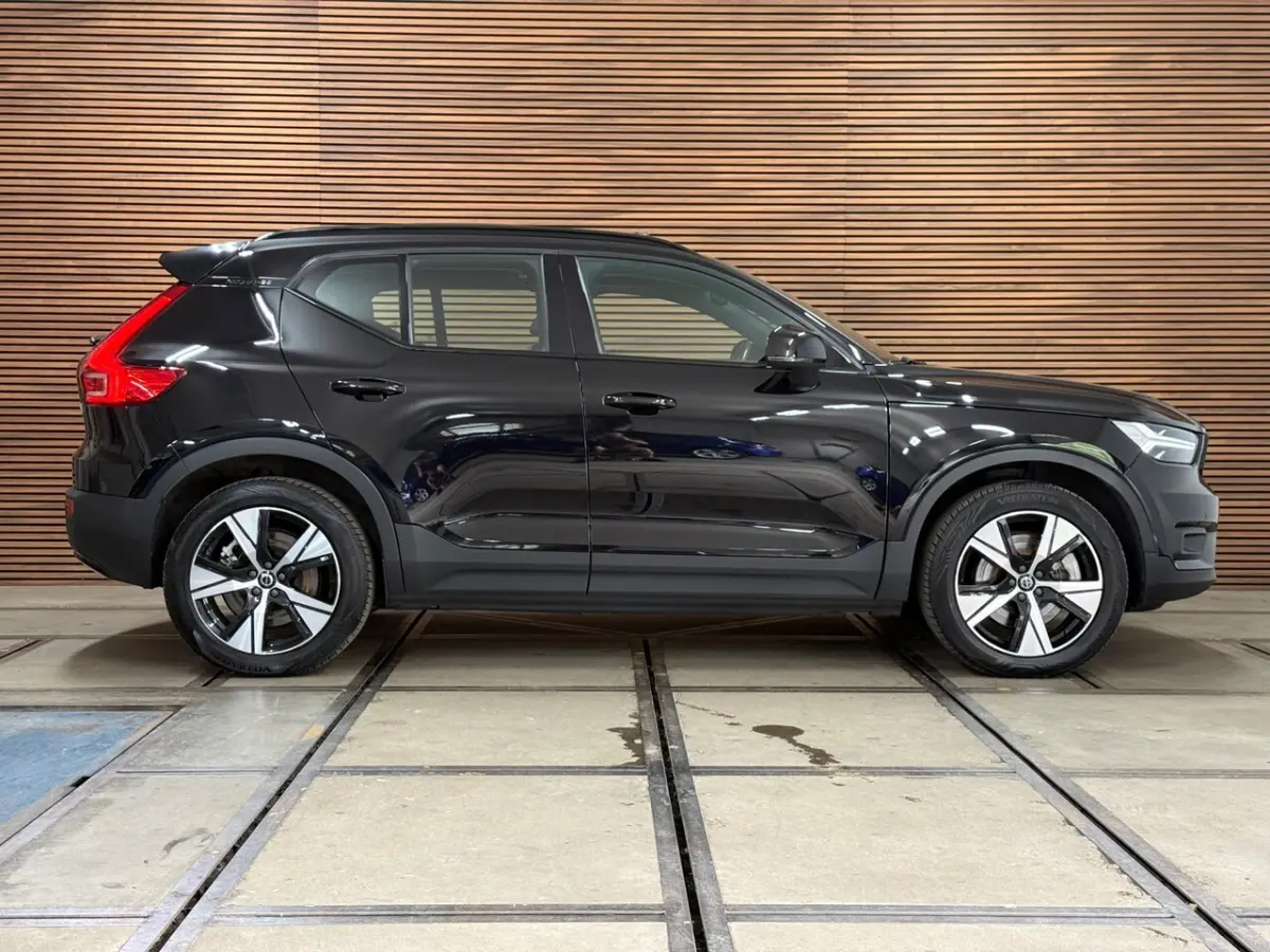 Recharge P8 AWD R-Design | Pano | Harman Kardon | BLIS | IntelliSafe Pro | Google | Keyles