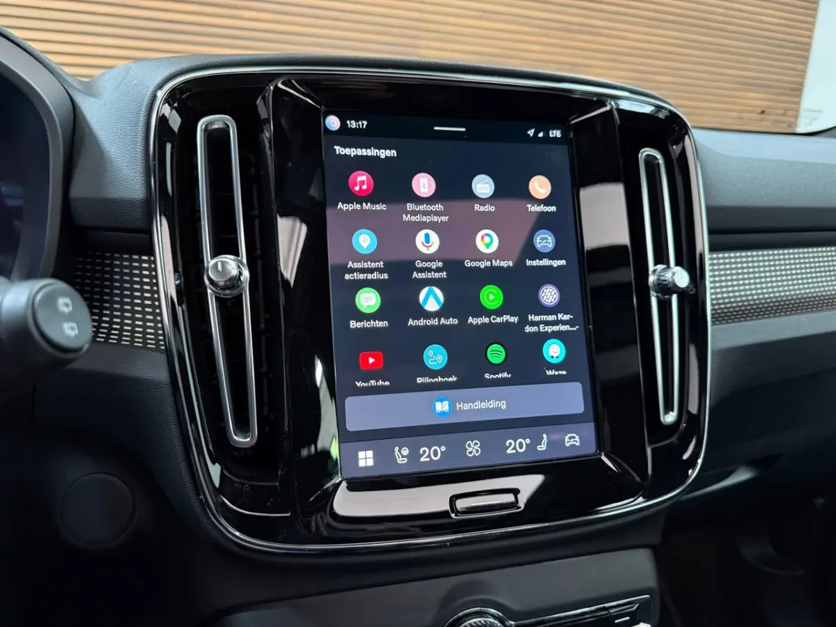 Recharge P8 AWD R-Design | Pano | Harman Kardon | BLIS | IntelliSafe Pro | Google | Keyles