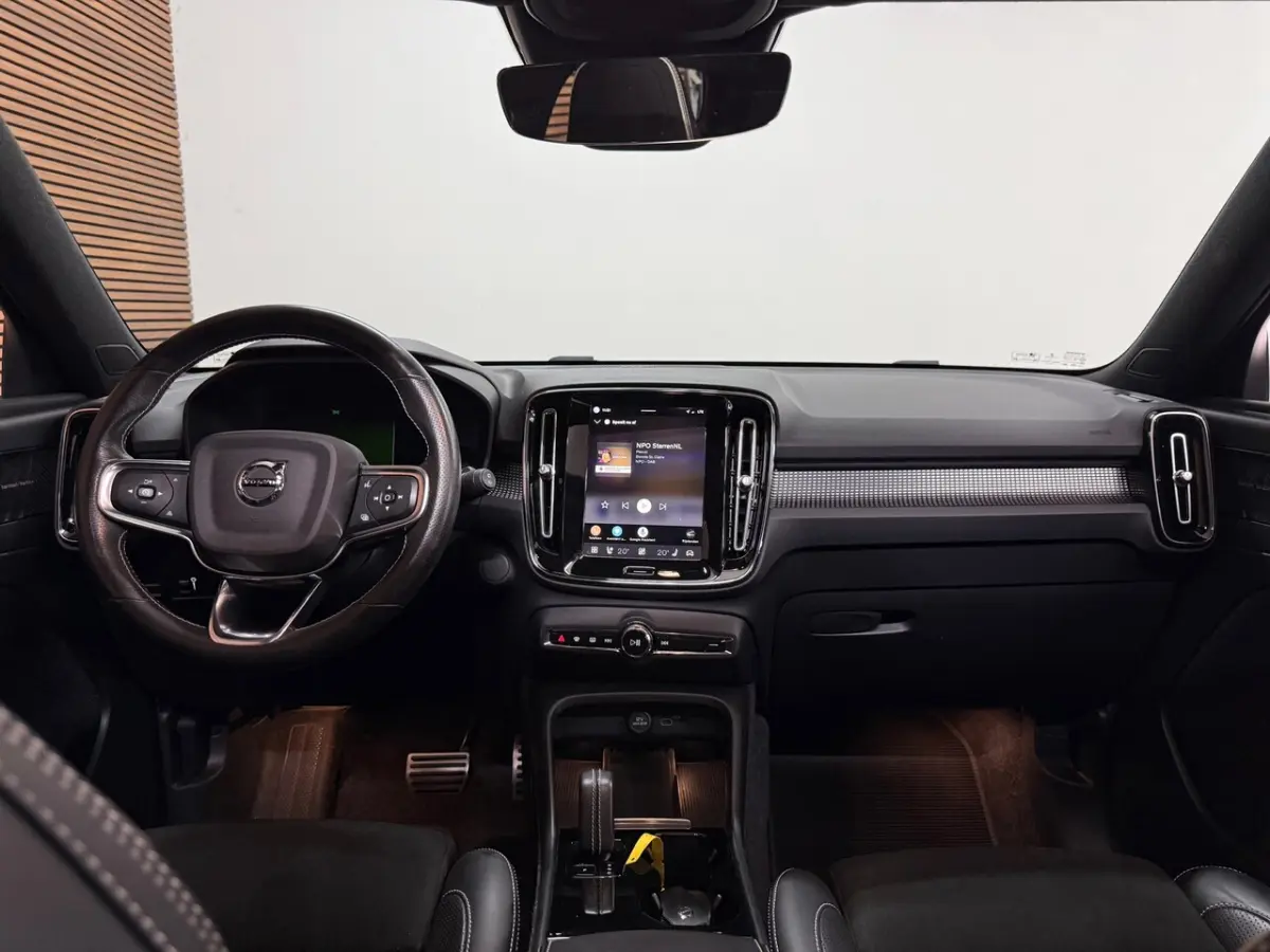 Recharge P8 AWD R-Design | Pano | Harman Kardon | BLIS | IntelliSafe Pro | Google | Keyles