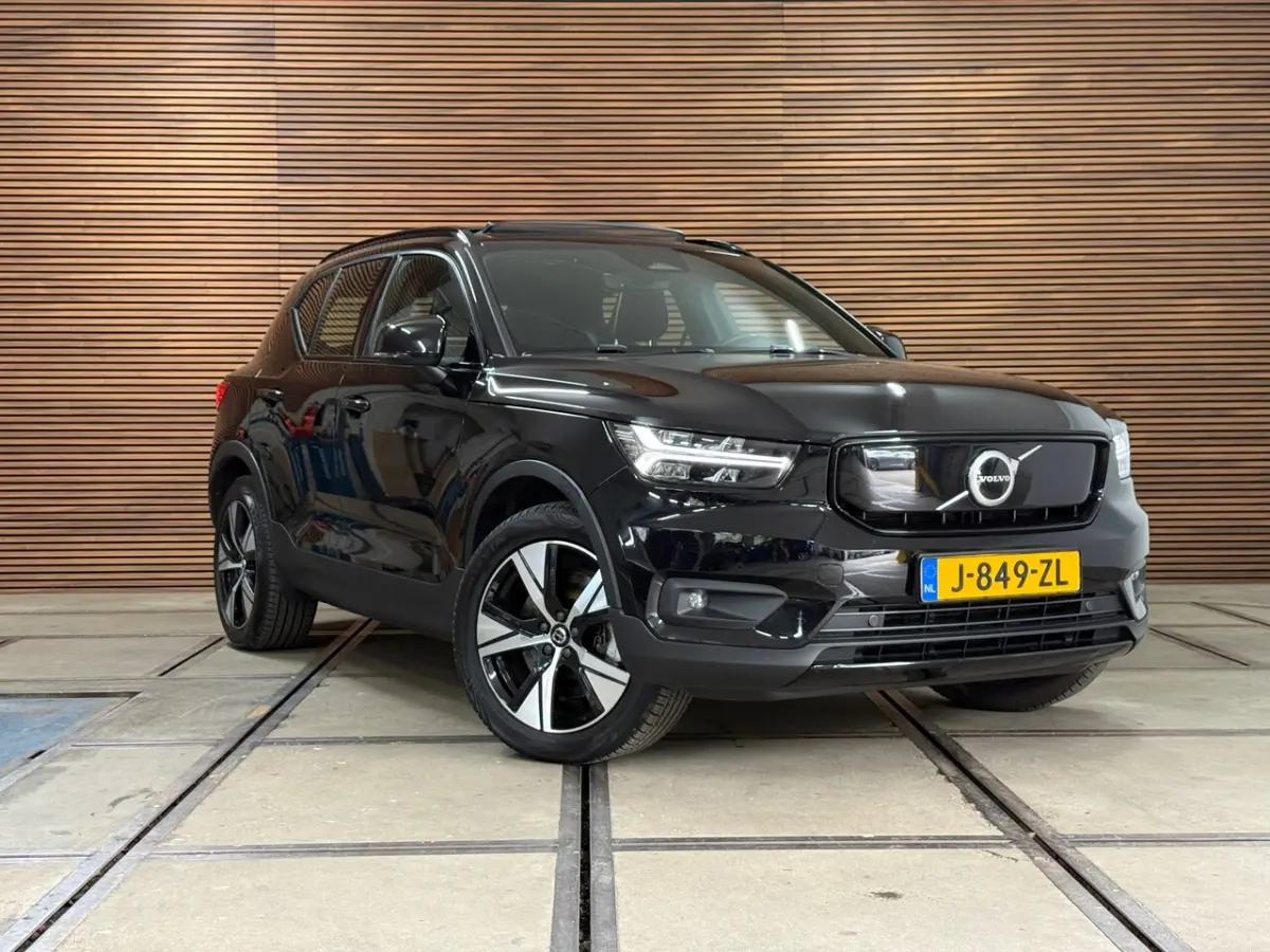 Recharge P8 AWD R-Design | Pano | Harman Kardon | BLIS | IntelliSafe Pro | Google | Keyles
